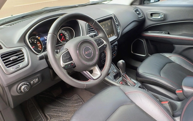 imagem-https://www.socarrao.com.br/sc-vehicle-images-prod/1399186/1778674005129-SkVFUCBDT01QQVNTIDIuMCBESUVTRUwgVFJBSUxIQVdLIDRYNCBBVVRPTcOBVElDTyAyMDE3IEJSQU5DQSAxNC5qcGc.jpg