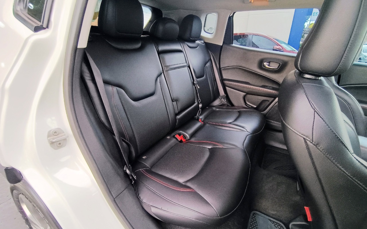 imagem-https://www.socarrao.com.br/sc-vehicle-images-prod/1399186/1778674005497-SkVFUCBDT01QQVNTIDIuMCBESUVTRUwgVFJBSUxIQVdLIDRYNCBBVVRPTcOBVElDTyAyMDE3IEJSQU5DQSAxNy5qcGc.jpg