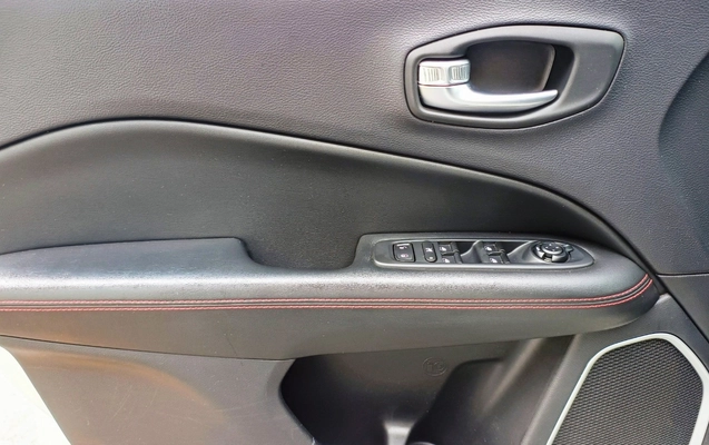 imagem-https://www.socarrao.com.br/sc-vehicle-images-prod/1399186/1778674005582-SkVFUCBDT01QQVNTIDIuMCBESUVTRUwgVFJBSUxIQVdLIDRYNCBBVVRPTcOBVElDTyAyMDE3IEJSQU5DQSAxOC5qcGc.jpg