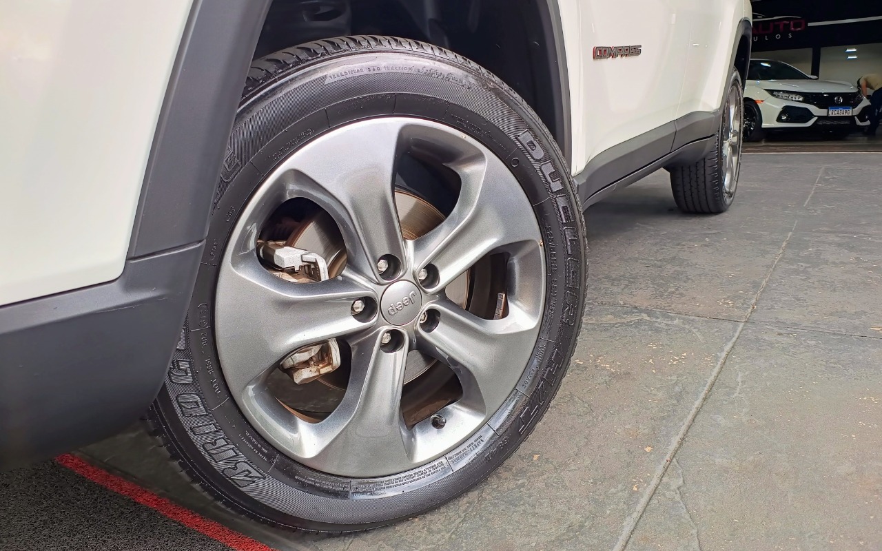 imagem-https://www.socarrao.com.br/sc-vehicle-images-prod/1399186/1778674005772-SkVFUCBDT01QQVNTIDIuMCBESUVTRUwgVFJBSUxIQVdLIDRYNCBBVVRPTcOBVElDTyAyMDE3IEJSQU5DQSAxOS5qcGc.jpg