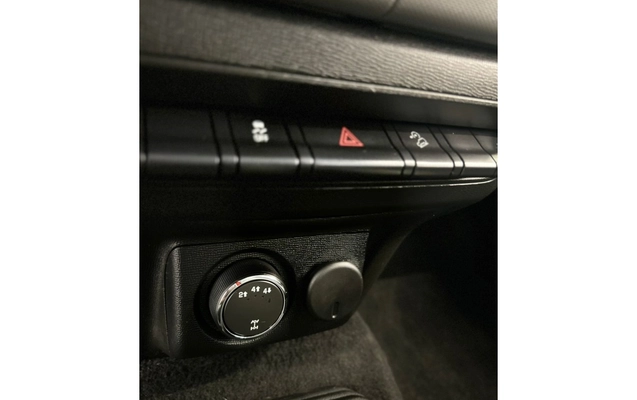 imagem-https://www.socarrao.com.br/sc-vehicle-images-prod/1401100/1778676490980-4_042249.jpg