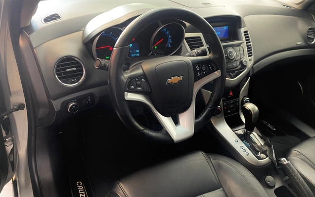 imagem-https://www.socarrao.com.br/sc-vehicle-images-prod/1409607/1785840700510-iMzwxPWRc8D4V5u9P7yoCGEf0H33Dmme.jpg