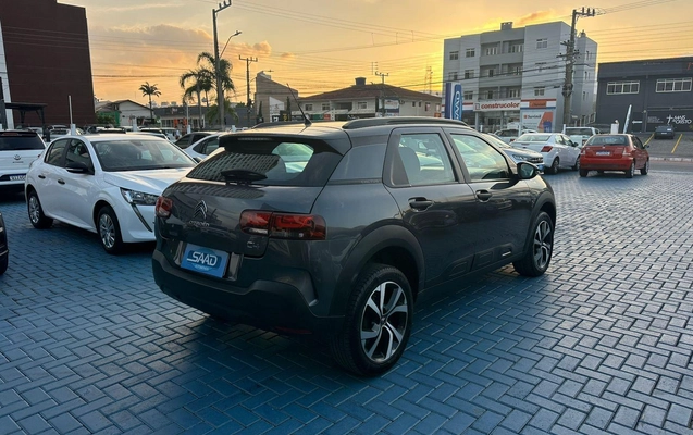 imagem-https://www.socarrao.com.br/sc-vehicle-images-prod/1414471/1778696961332-9455e20922c04e87bc7ccf6d310bb2b7_1778696739200.jpg