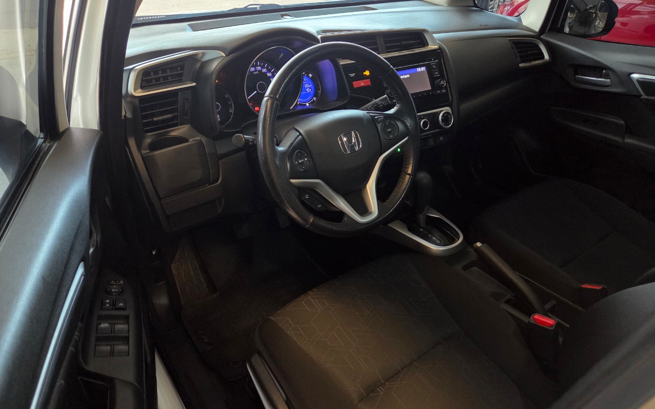 imagem-https://www.socarrao.com.br/sc-vehicle-images-prod/1414997/1778697885311-MjAyNjAzMDVfMTUwMzQ0LmpwZy5qcGVn.jpeg