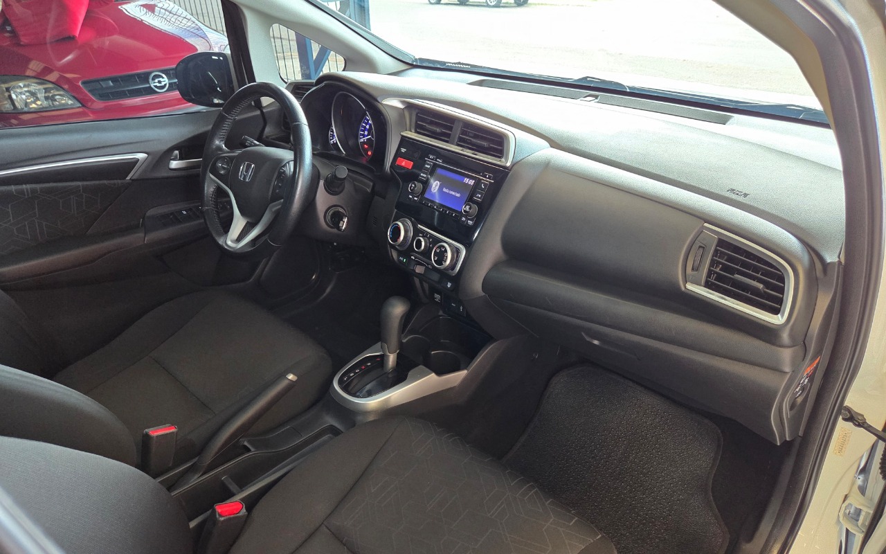 imagem-https://www.socarrao.com.br/sc-vehicle-images-prod/1414997/1778697885993-MjAyNjAzMDVfMTUwNjI5LmpwZy5qcGVn.jpeg