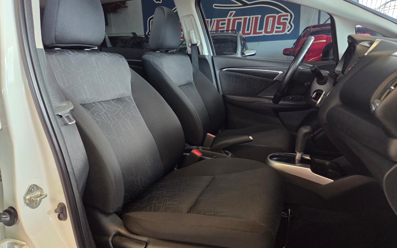 imagem-https://www.socarrao.com.br/sc-vehicle-images-prod/1414997/1778697886090-MjAyNjAzMDVfMTUwNjM3LmpwZy5qcGVn.jpeg