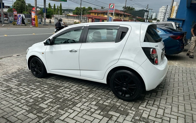 imagem-https://www.socarrao.com.br/sc-vehicle-images-prod/1417691/1783788238545-73dac157-5040-4838-8289-8960ea1d99a8.jpeg