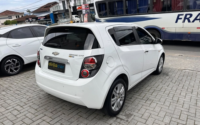 imagem-https://www.socarrao.com.br/sc-vehicle-images-prod/1417691/1792240739359-3e316639-fe23-4769-b7c3-ee48bb18ad0d.jpeg