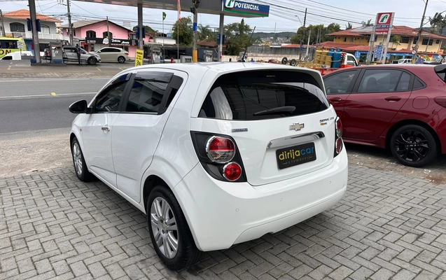 imagem-https://www.socarrao.com.br/sc-vehicle-images-prod/1417691/1792240739360-48d15542-21de-45da-a92b-f89de36ecde6.jpeg