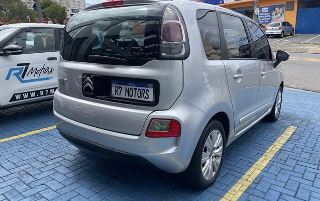 imagem-https://www.socarrao.com.br/sc-vehicle-images-prod/14187/1769988014457-7244824OR_1769185494_99_980.jpg