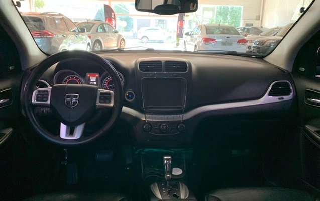 imagem-https://www.socarrao.com.br/sc-vehicle-images-prod/14204/1789139831318-Y3RzwUyuli2Cp22OEjCH4GiGw2dH2EC4.jpg