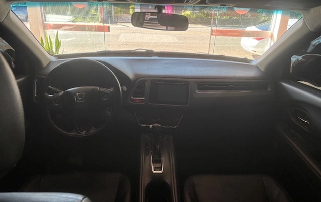 imagem-https://www.socarrao.com.br/sc-vehicle-images-prod/14214/1788872614355-k4PCyXwOKbshab73i2oWGHwtneeUU9Uf.jpg