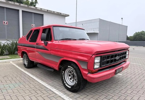 Ford F-1000 Super Diesel CE 3.9 1984 Vermelho — foto 1 de 3