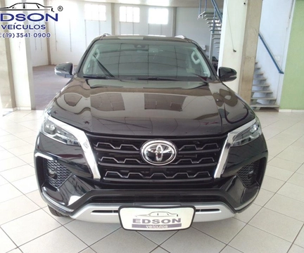 Toyota Hilux SW4 2021 Preto — foto 1 de 3