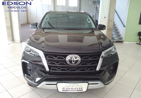 Toyota Hilux SW4 2021 Preto — foto 1 de 3