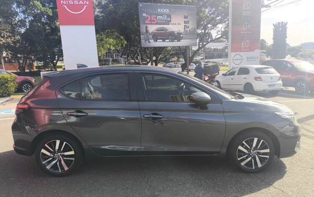 imagem-https://www.socarrao.com.br/sc-vehicle-images-prod/1439626/1778756370796-OWI2OGYzNGMtZjM0NC00ZTM3LWIzZDEtZmQ0MTY0YTdlMDU3LmpwZWc.jpeg