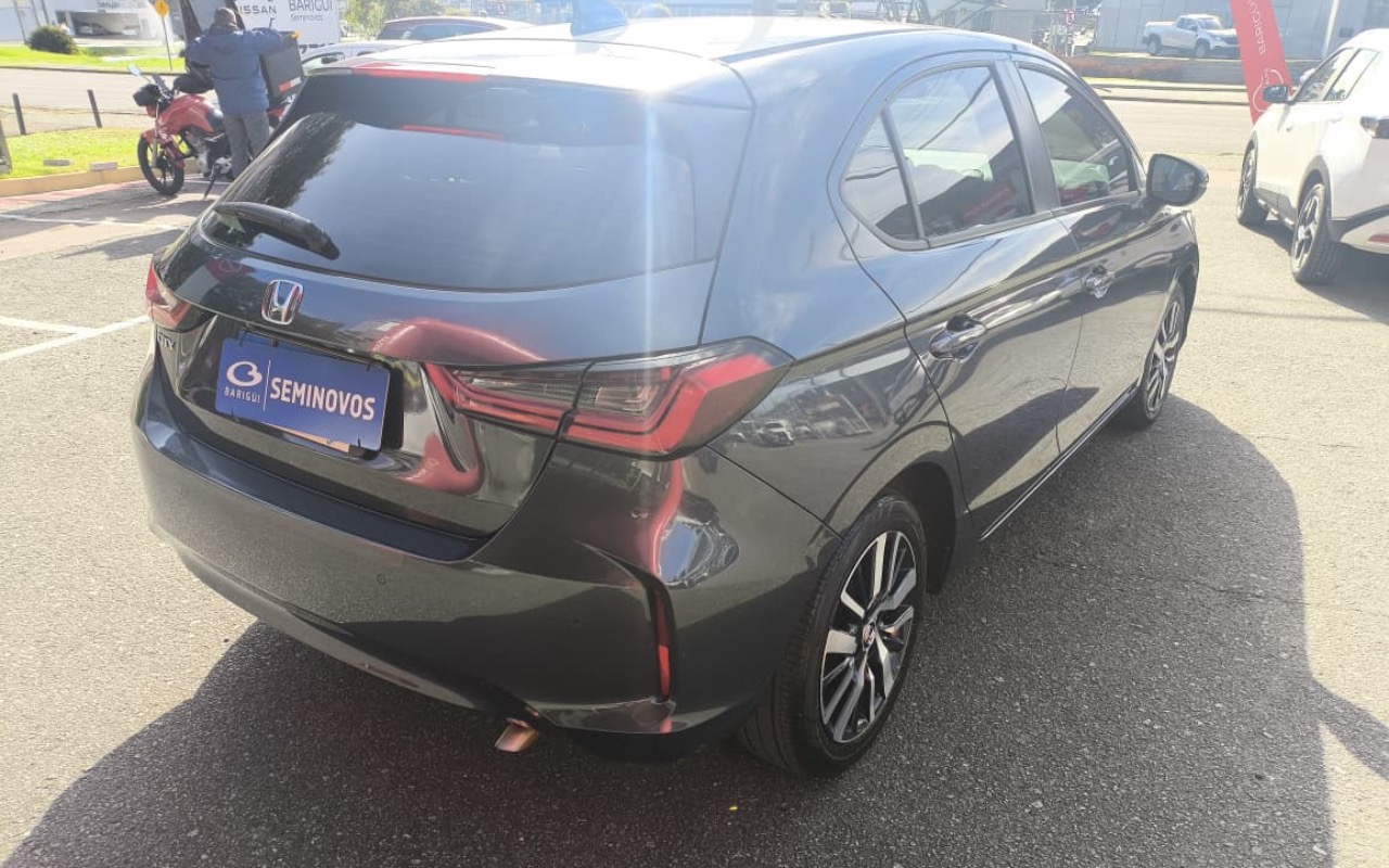 imagem-https://www.socarrao.com.br/sc-vehicle-images-prod/1439626/1778756371084-MWUxNTQ5MDktMzYxYS00NzhjLWIzZjQtMGU5YTk5ZWZlMjhhLmpwZWc.jpeg