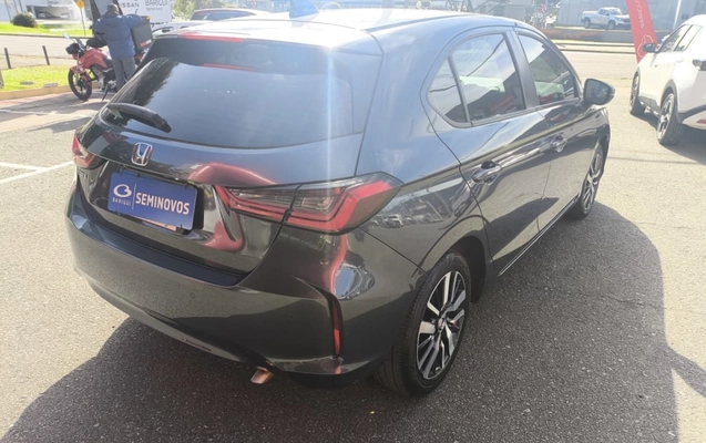 imagem-https://www.socarrao.com.br/sc-vehicle-images-prod/1439626/1778756371084-MWUxNTQ5MDktMzYxYS00NzhjLWIzZjQtMGU5YTk5ZWZlMjhhLmpwZWc.jpeg
