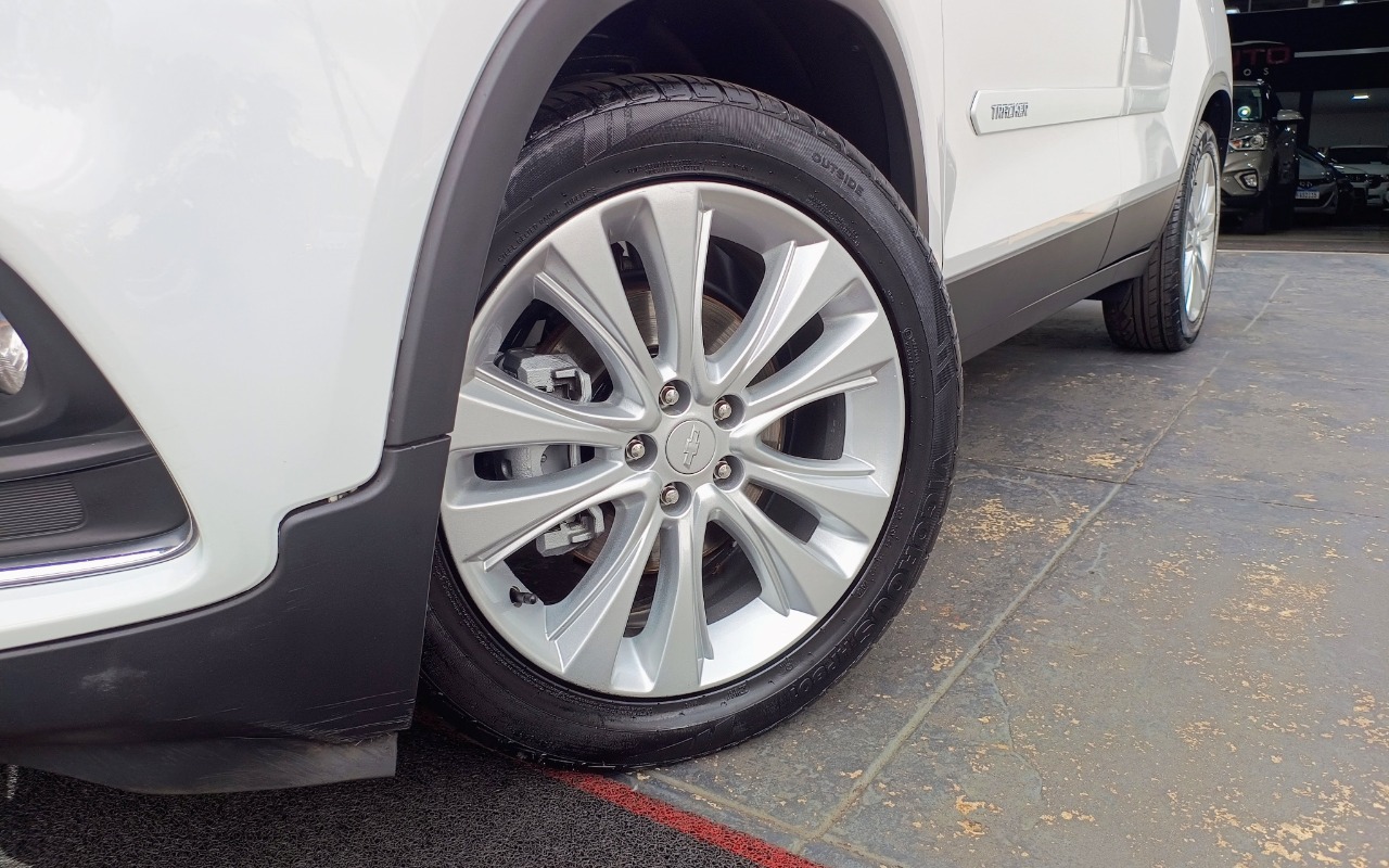 imagem-https://www.socarrao.com.br/sc-vehicle-images-prod/1439703/1778759843246-Q0hFVlJPTEVUIFRSQUNLRVIgMS40IFRVUkJPIEZMRVggUFJFTUlFUiAyMDE4IEJSQU5DQSAyMC5qcGc.jpg