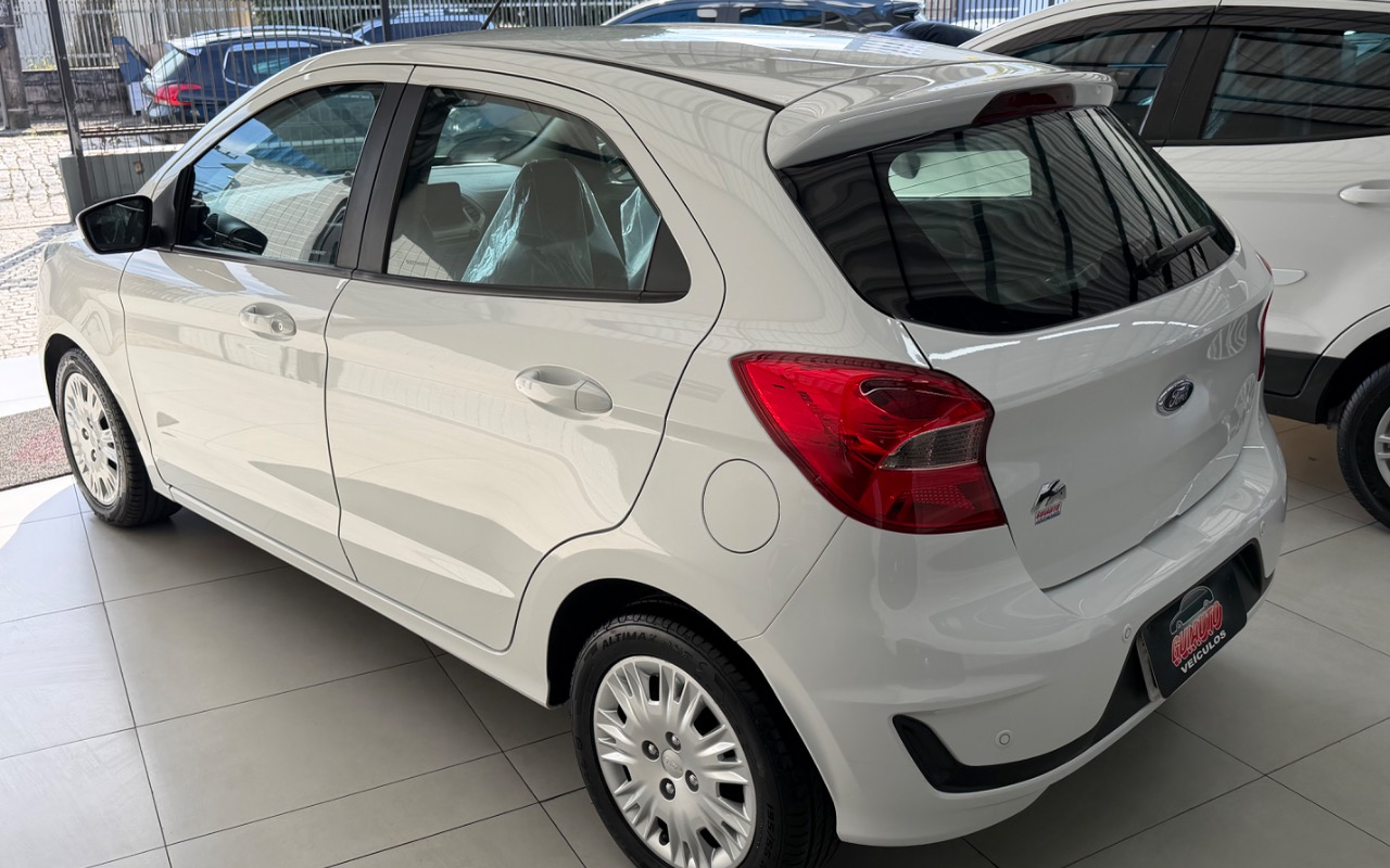 imagem-https://www.socarrao.com.br/sc-vehicle-images-prod/1444803/1778767764936-SU1HXzYzNzIuanBlZw.jpeg