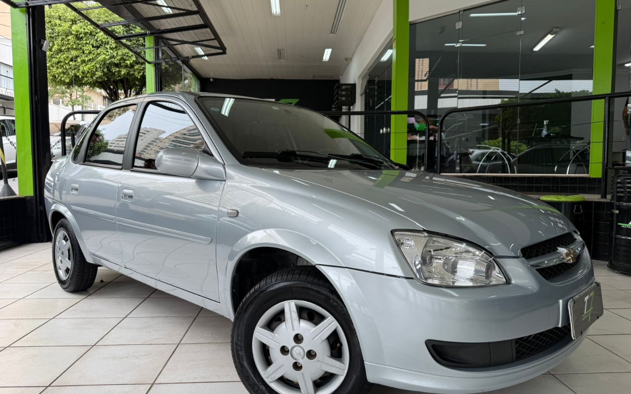 Chevrolet Classic Life/LS 1.0 VHC FlexP. 4p na cor Prata em Londrina / PR - 1444969
