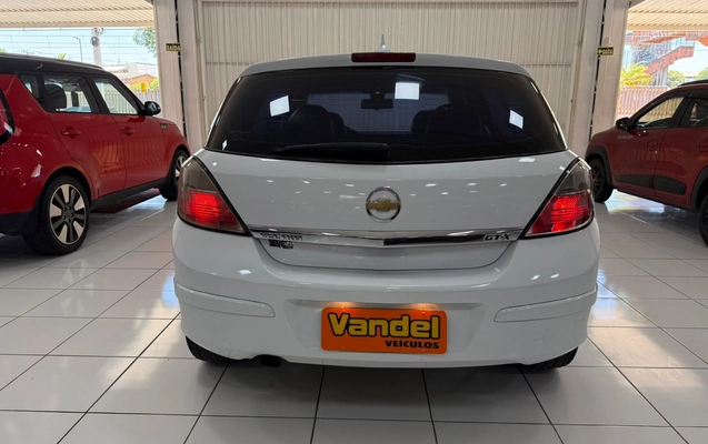 imagem-https://www.socarrao.com.br/sc-vehicle-images-prod/14451/1769988011136-7176226OR_1766166550_3_190.jpg