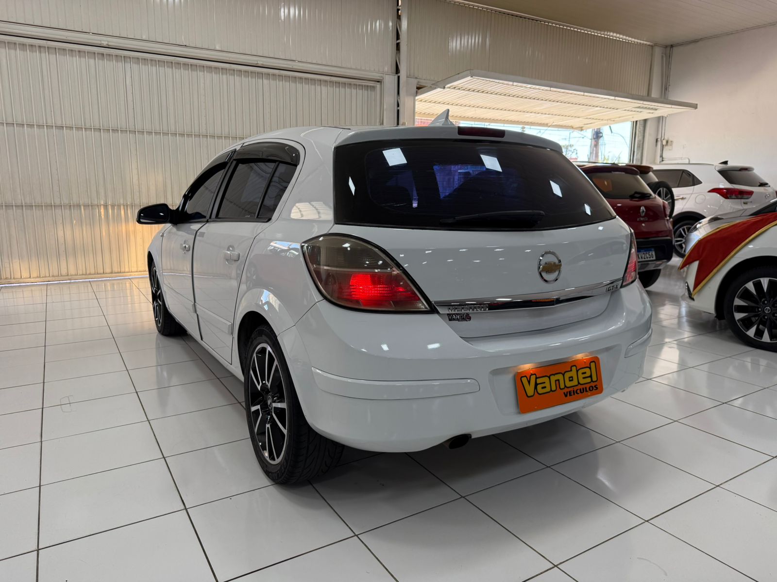 imagem-https://www.socarrao.com.br/sc-vehicle-images-prod/14451/1769988011136-7176226OR_1766166550_87_770.jpg