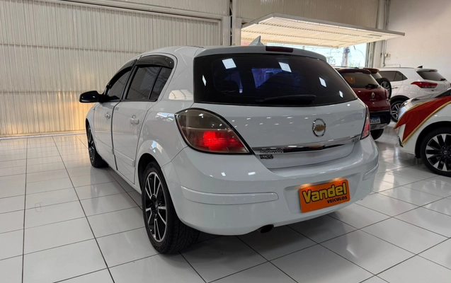imagem-https://www.socarrao.com.br/sc-vehicle-images-prod/14451/1769988011136-7176226OR_1766166550_87_770.jpg