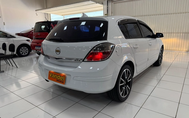 imagem-https://www.socarrao.com.br/sc-vehicle-images-prod/14451/1769988011136-7176226OR_1766166551_0_420.jpg