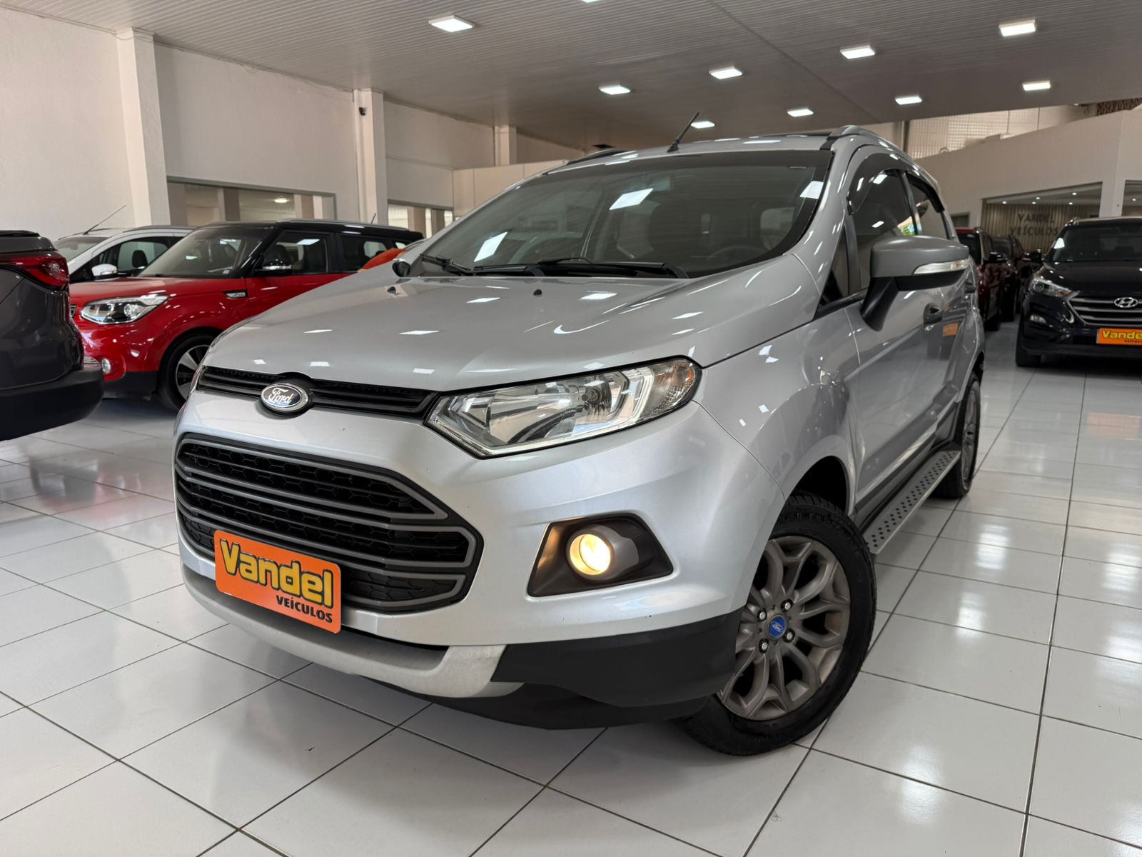 Ford EcoSport 2015 Cinza — foto 1 de 3