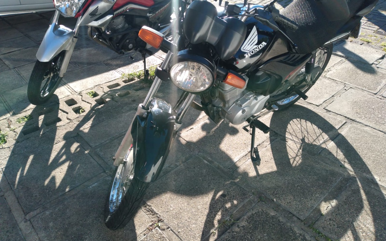 Honda CG 150 FAN ESi/ 150 FAN ESi FLEX  na cor Preto em Curitiba / PR - 1451630