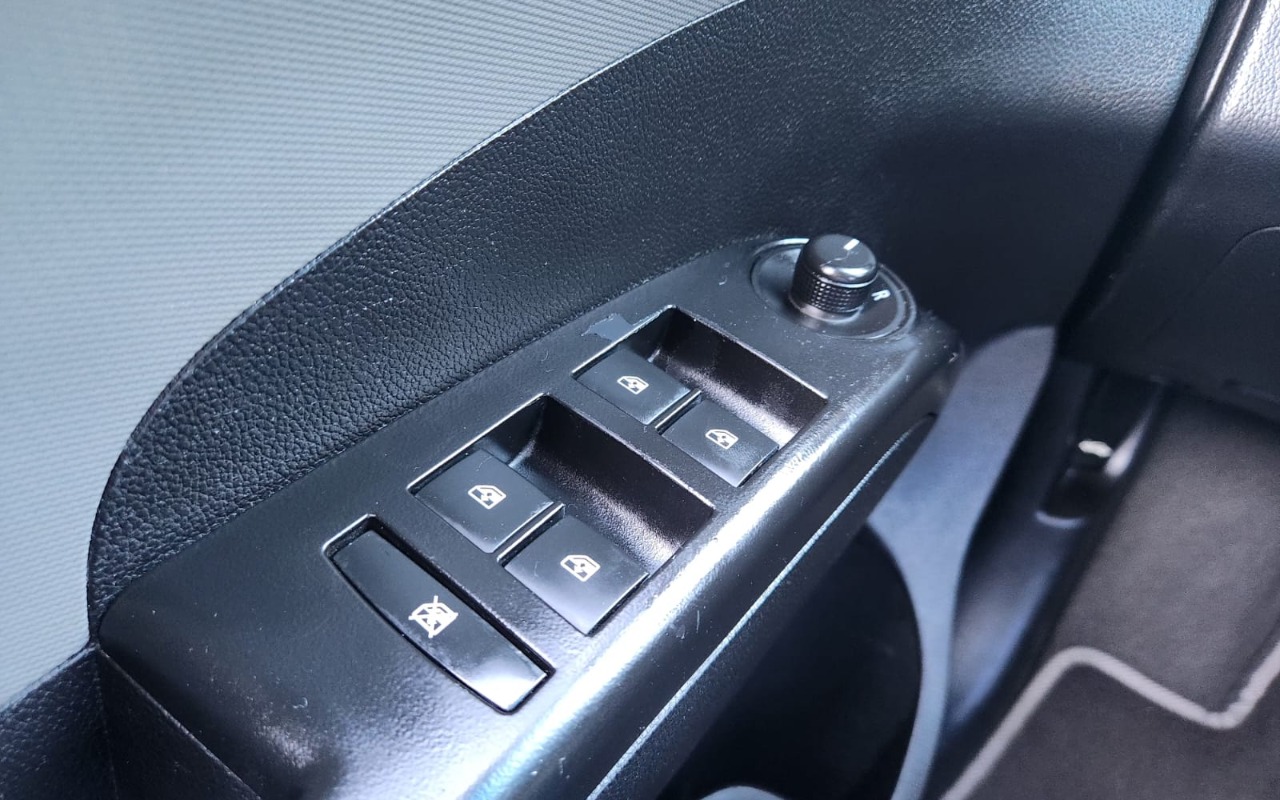 imagem-https://www.socarrao.com.br/sc-vehicle-images-prod/1456083/1778787395411-V2hhdHNBcHAgSW1hZ2UgMjAyNi0wNS0xNCBhdCAxNi4wNi4zNC5qcGVn.jpeg