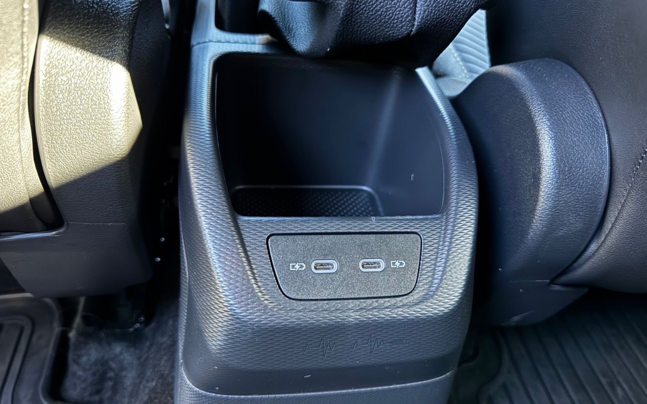imagem-https://www.socarrao.com.br/sc-vehicle-images-prod/1457734/1778789894851-MmRhYmRkMjUtYzg2NS00OWJjLTk5OTctMjVjOTVjN2NjZWNmLmpwZWc.jpeg