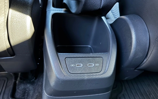 imagem-https://www.socarrao.com.br/sc-vehicle-images-prod/1457734/1778789894851-MmRhYmRkMjUtYzg2NS00OWJjLTk5OTctMjVjOTVjN2NjZWNmLmpwZWc.jpeg