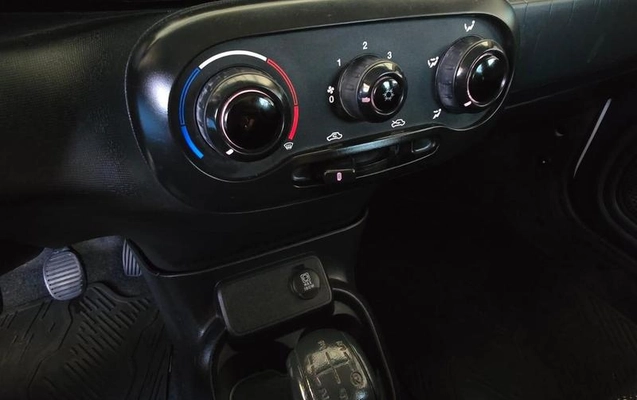 imagem-https://www.socarrao.com.br/sc-vehicle-images-prod/1462225/1778797537511-8084913_8_B_7b518c952c.jpeg