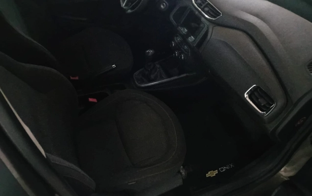 imagem-https://www.socarrao.com.br/sc-vehicle-images-prod/1478541/1778852364092-V2hhdHNBcHAgSW1hZ2UgMjAyNi0wNS0xNSBhdCAwOS4zOC40MiAoMSkuanBlZw.jpeg