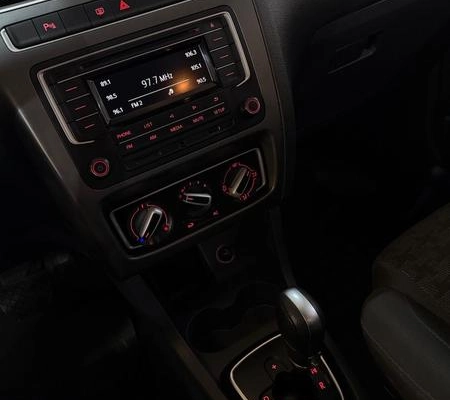 imagem-https://www.socarrao.com.br/sc-vehicle-images-prod/1481424/1779818783261-8092596_15_B_de04fca0de.jpeg