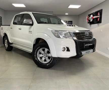 Toyota Hilux 2015 Branco — foto 1 de 3