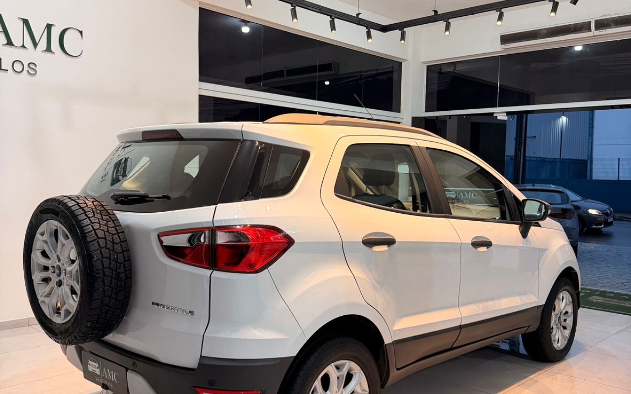 imagem-https://www.socarrao.com.br/sc-vehicle-images-prod/1506455/1778942384931-V2hhdHNBcHAgSW1hZ2UgMjAyNi0wNS0xNiBhdCAxMC41MS4zNCAoMSkuanBlZw.jpeg