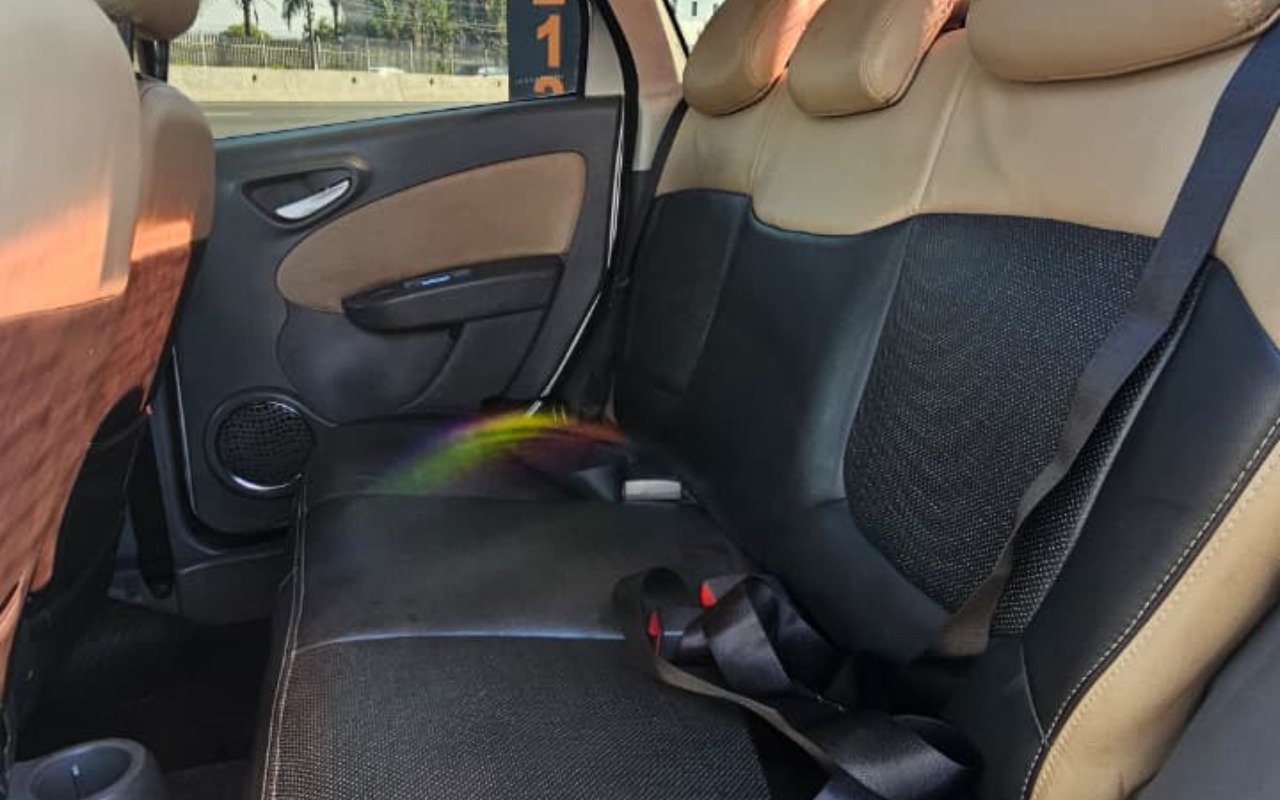 imagem-https://www.socarrao.com.br/sc-vehicle-images-prod/1506674/1778942934534-Njk1YTk5ODgtYmRlMi00OWUyLTg3MDMtMzQ0NTc2NzEyZDE2LmpwZw.jpg
