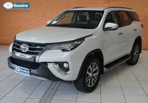 Toyota Hilux SW4 2017 Branco — foto 1 de 3