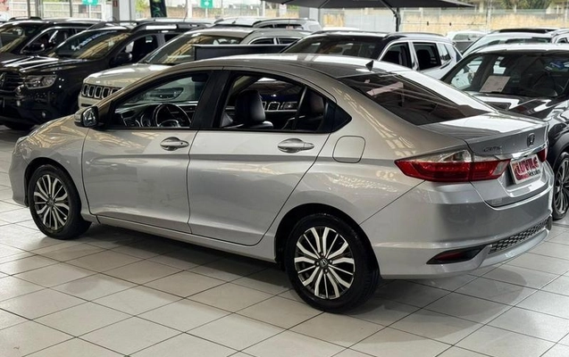 imagem-https://www.socarrao.com.br/sc-vehicle-images-prod/1506935/1781632794699-8075440_6_B_f15f094ddb.jpeg