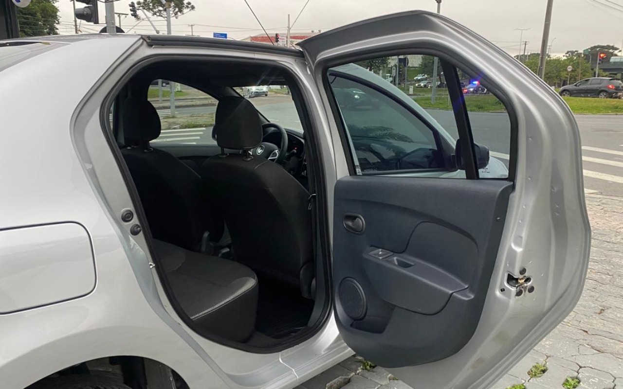 imagem-https://www.socarrao.com.br/sc-vehicle-images-prod/1507796/1780755226243-MTcuanBlZw.jpeg