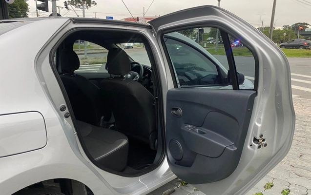 imagem-https://www.socarrao.com.br/sc-vehicle-images-prod/1507805/1780755135598-MTcuanBlZw.jpeg