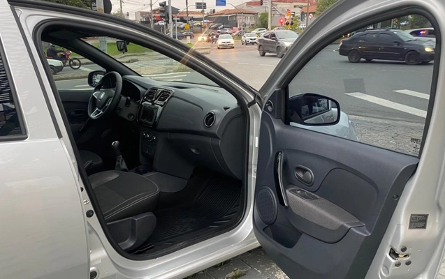 imagem-https://www.socarrao.com.br/sc-vehicle-images-prod/1507805/1780755135773-MjAuanBlZw.jpeg