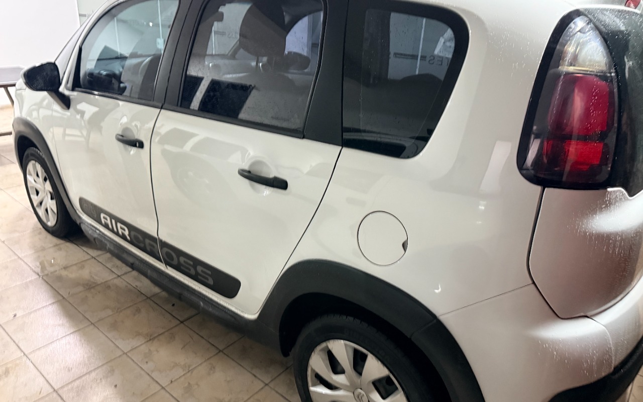 imagem-https://www.socarrao.com.br/sc-vehicle-images-prod/1523084/1779103743146-SU1HXzkwNjguanBlZw.jpeg