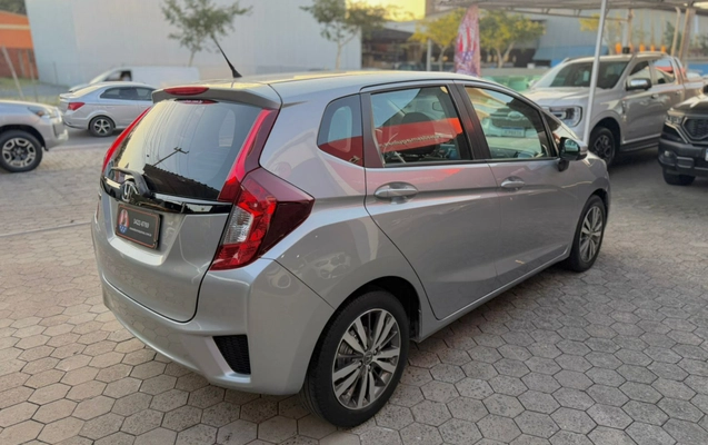 imagem-https://www.socarrao.com.br/sc-vehicle-images-prod/1523177/1782562033960-6472d12a-6db4-4281-84ed-7aae4449ed25.jpg