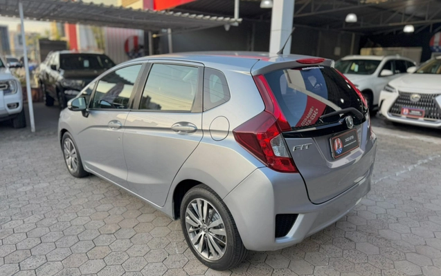 imagem-https://www.socarrao.com.br/sc-vehicle-images-prod/1523177/1782562033963-739521b5-cb6f-4172-b8ea-710134f75164.jpg