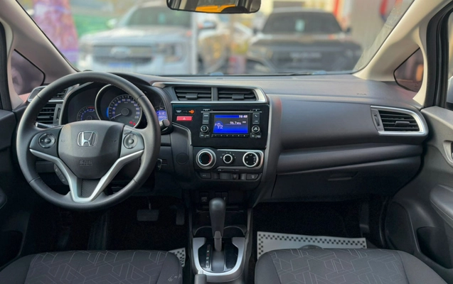 imagem-https://www.socarrao.com.br/sc-vehicle-images-prod/1523177/1782562033967-7d94caba-337a-48e9-8bea-e7e513cc2258.jpg