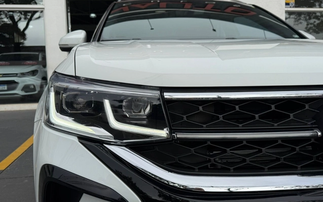 imagem-https://www.socarrao.com.br/sc-vehicle-images-prod/1523691/1779220295027-VlcgVEFPUyAxLjQgMjUwIFRTSSBISUdITElORSBBVVRPTcOBVElDTyAyMDIyIEJSQU5DTyAzLmpwZWc.jpeg